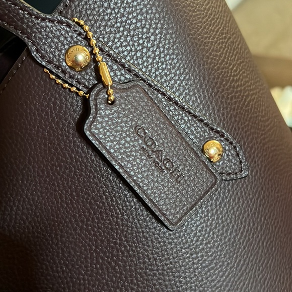 Coach Medium Bag Burgundy color - Picture 3 of 11